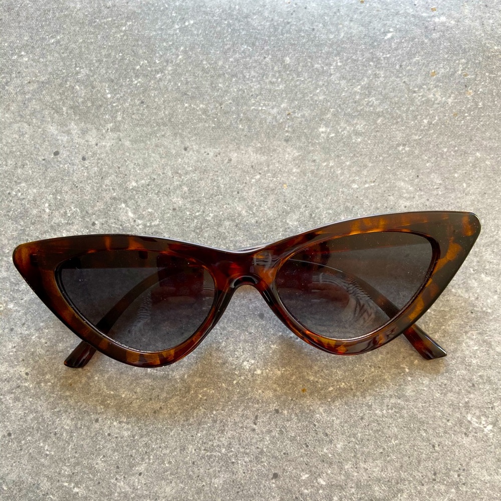 [Boutique] Tortoiseshell Slim Cat Eye Sunglasses